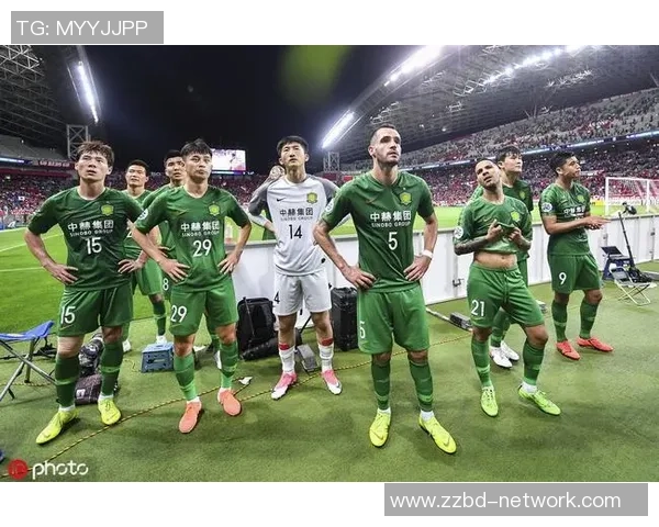 足球明星背后的故事与成就排名揭示他们的成长历程与人生轨迹 足球明星背后的故事与成就排名揭示他们的成长历程与人生轨迹