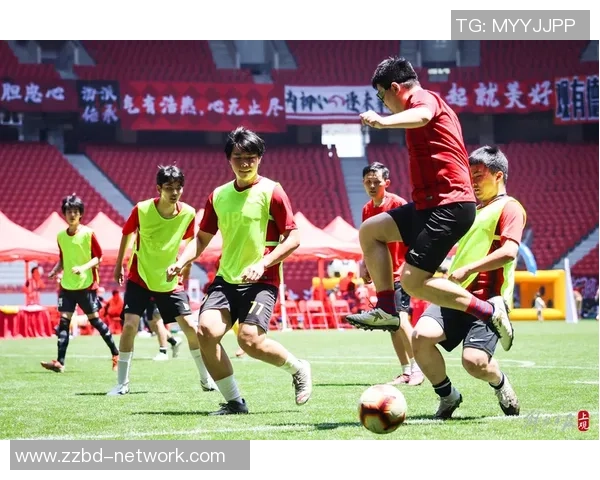 小球迷心中的足球明星梦想与成长之路探秘